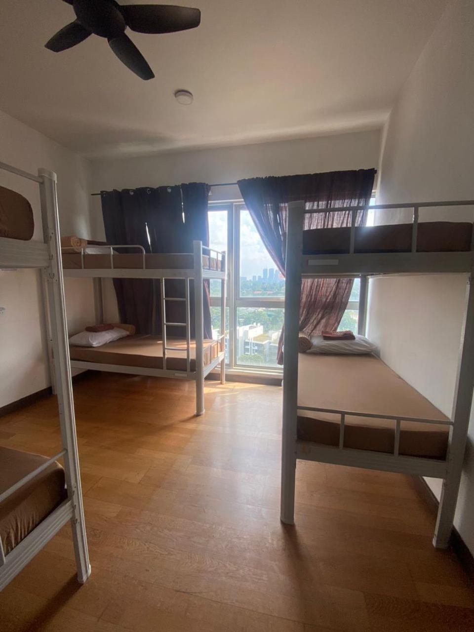 Regalia Exclusive Hostel 쿠알라룸푸르 외부 사진