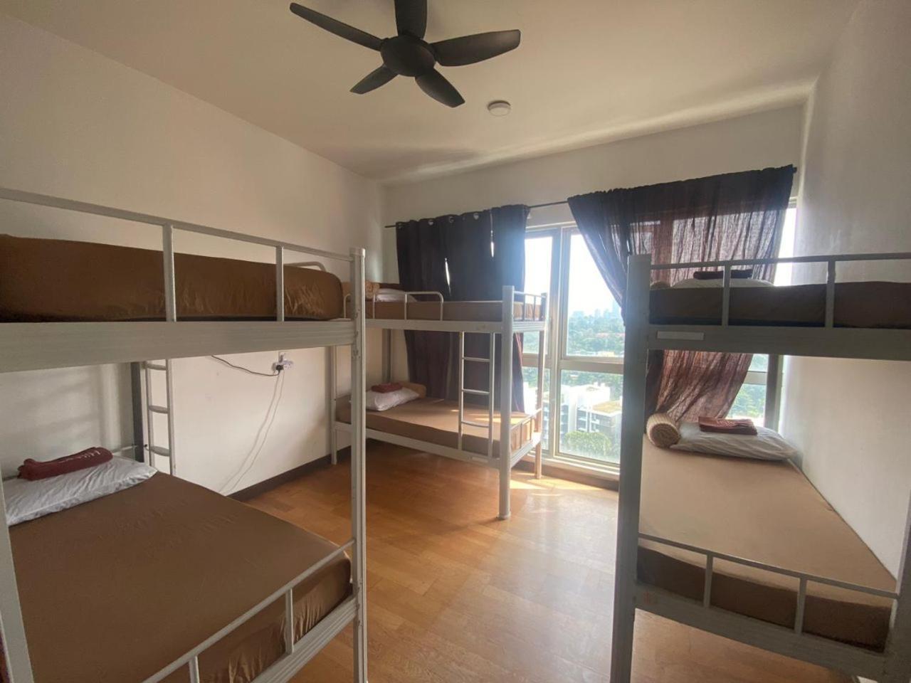 Regalia Exclusive Hostel 쿠알라룸푸르 외부 사진