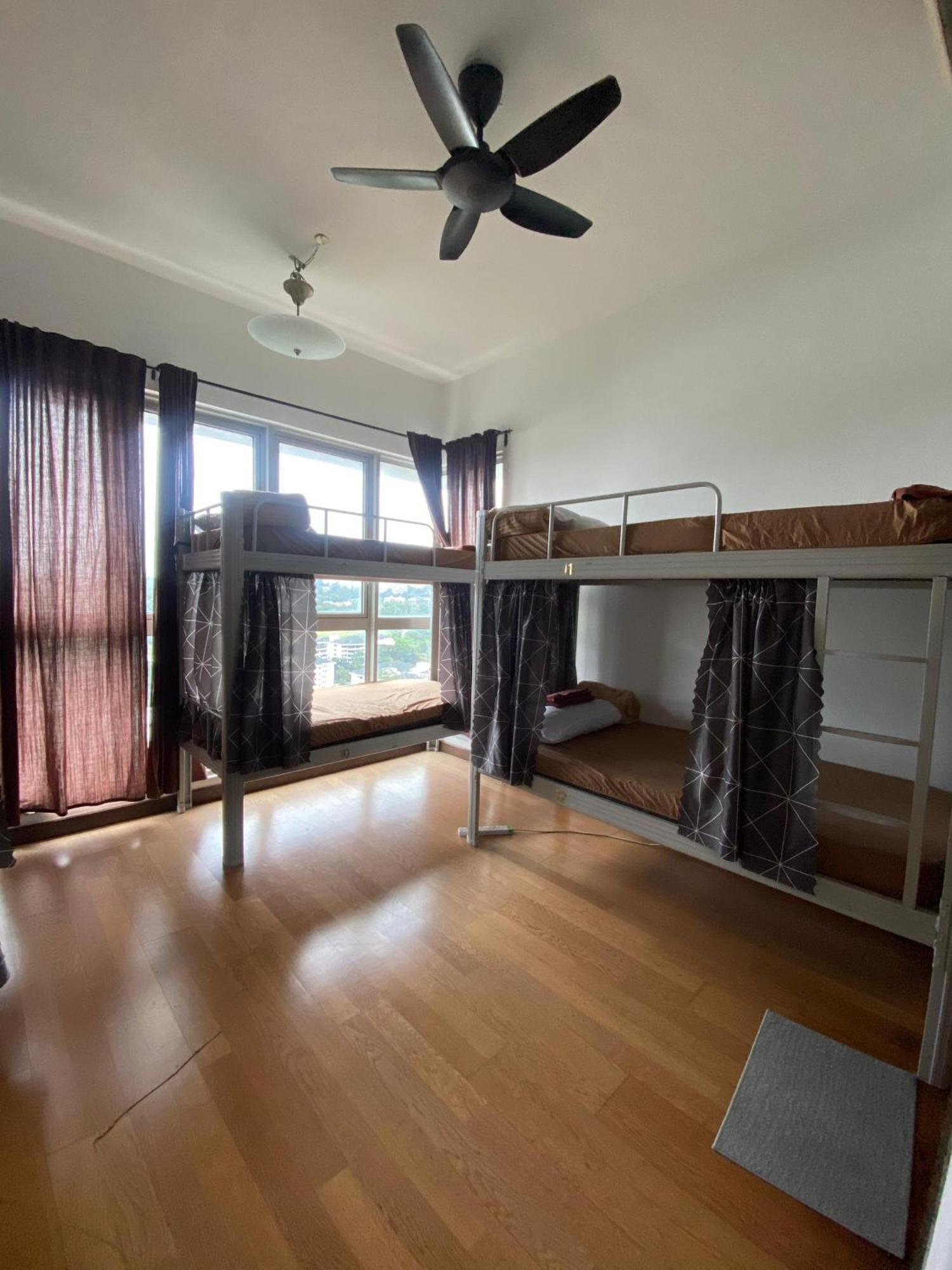 Regalia Exclusive Hostel 쿠알라룸푸르 외부 사진